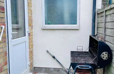 Sittingbourne Lodge, free car park - 4 Cars - Photo 47