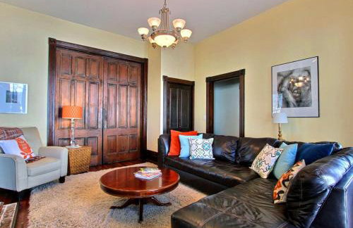 Big Blue House - Near Forsyth Park - Lower Unit - Photo 7