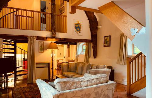 Unique 17c listed Barn in a Shropshire hamlet. - Foto 1