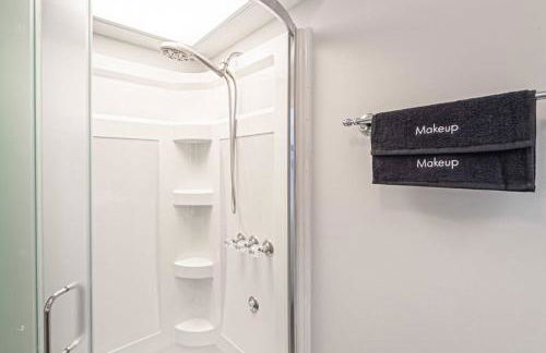 Glamorous Renovated Modern Home - Foto 27