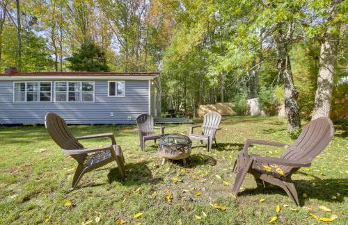 Rustic Retreat Across from Lake Family Friendly! - Foto 24