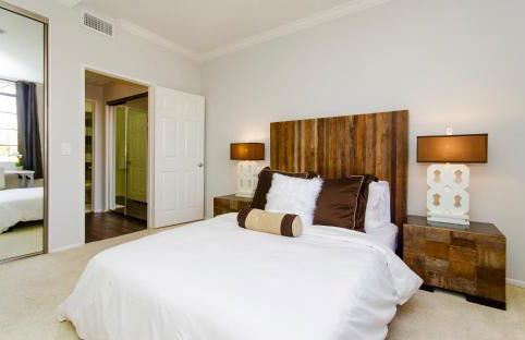 Designer Penthouse 2 Bedroom with Balcony Beverly Hills Adjacent - Foto 93