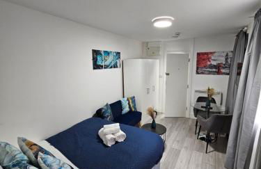 Cozy Ground-Floor Studio, Excellent City Access - Photo 36