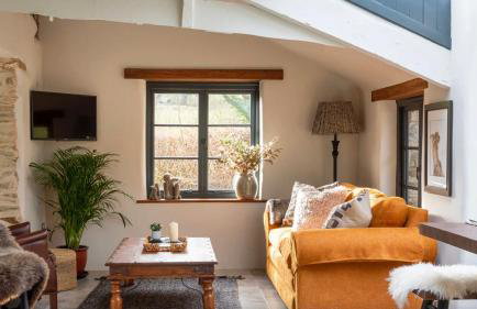 Riverside Retreat - Photo 6