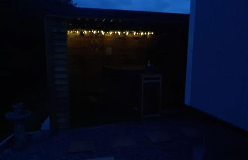 Anglesey new modern shepherds hut with spa hot tub - Foto 15