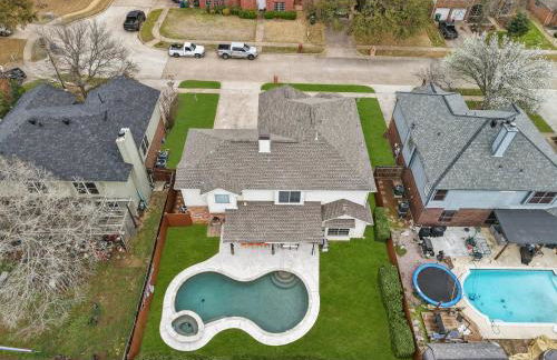 4BD Tropical Pool Oasis with a Game Room - Photo 50