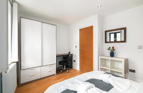 3-Bedroom House with 2 Living Rooms & Balcony near Brick Lane, London - Foto 10