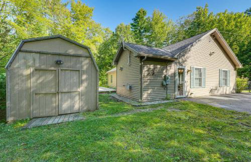 4 Mi to Long Lake! Secluded Haven with Fenced Yard - Foto 23