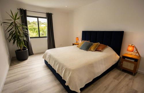 Countryside house with a pool and fireplace - Photo 36