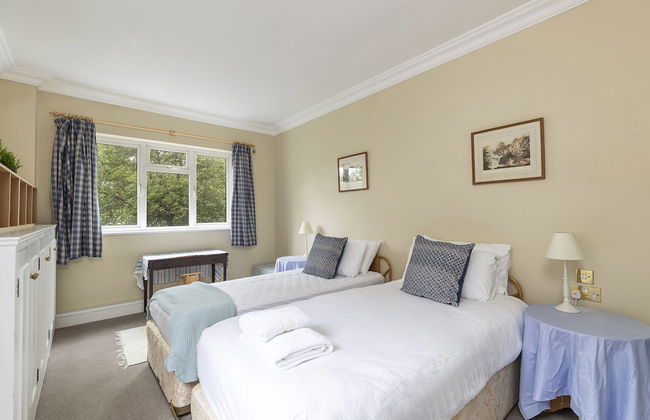 JOIVY Charming 3 bed house with a rooftop terrace - Photo 5