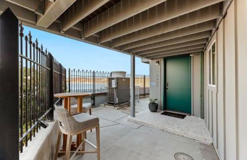 New Modern Studio - Stunning Ocean view - Photo 23