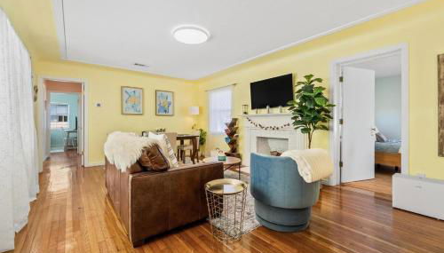 Visit Nonna's Beach Cottage & Enjoy the Sunshine with a Short Walk to the Beach! - Foto 3