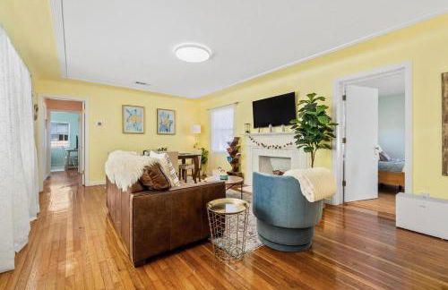 Visit Nonna's Beach Cottage & Enjoy the Sunshine with a Short Walk to the Beach! - Foto 3