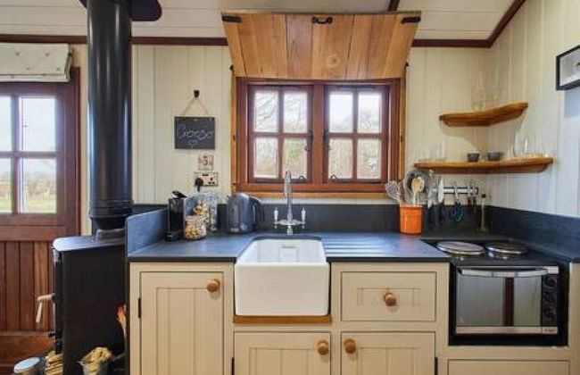 Host Stay Cwch Gwenyn - Photo 3