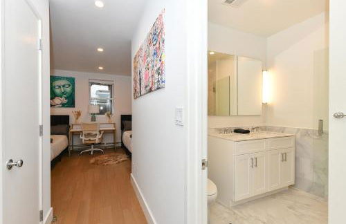 Sophisticated 3 Bedroom Duplex in the Heart of Midtown - Photo 30