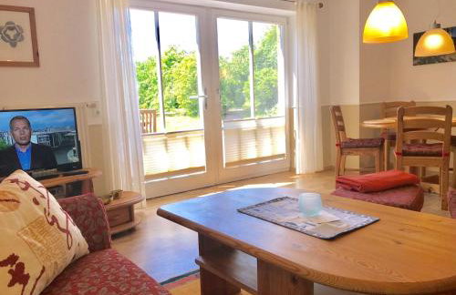 Ein-Steinwurf-zum-Ostseestrand-Ferienwohnung-Martha-mit-Terrasse - Foto 5