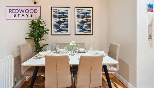 Newly Refurbished Spacious Serviced Apartment for Contractors and Families, Free WiFi & Netflix By Redwood Stays - Foto 5