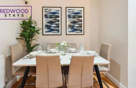 Newly Refurbished Spacious Serviced Apartment for Contractors and Families, Free WiFi & Netflix By Redwood Stays - Foto 5