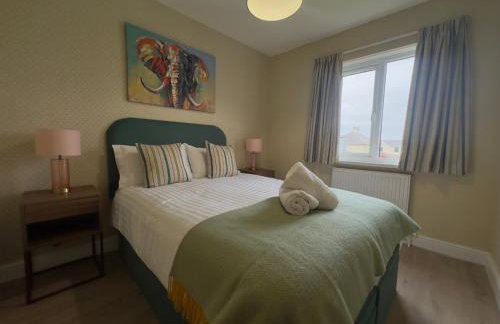 House Sleeps 8-Garden-Parking Near Barry Island - Foto 2