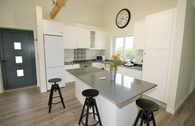 Semi-detached Villa With Pool In Rural Setting - Photo 17