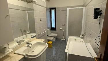 Appartamento Tortona, in via Giancarlo Pernigotti - Foto 3, towels, Shower