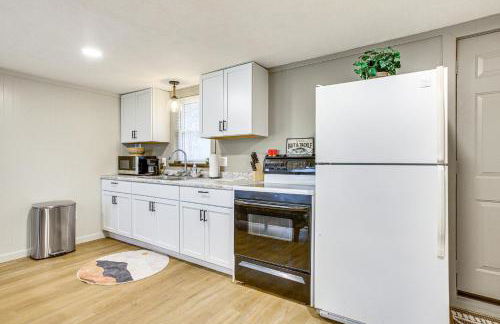 Updated Wellston Cabin, Walk to Lake Beach and Dock! - Foto 12