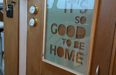 Süsses Motorboot - Bremen Überseestadt - Foto 57