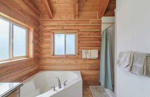 Splendor Valley Farms Huge Log Cabin with King Bed Bunk Beds and Game Room - Photo 9