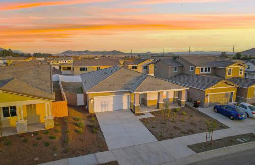 Entire Private Home with 4 Bedrooms 2 Bathrooms, Mountain Edge, New House, Ranch, Gated Yard, Available Now - Foto 44