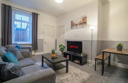 3 Bed-Free Parking-Close to City-by Holiday Homes - Foto 7