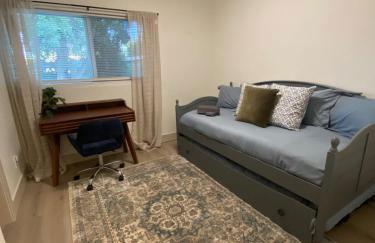 Freshly Renovated Family Home with Game Room, AC, King Bed, Luxury Bathroom - Foto 16