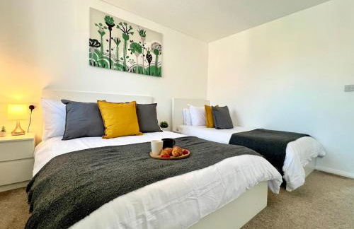 Delightfully decorated cosy two bedroom family home Great transport links to central London - Foto 9