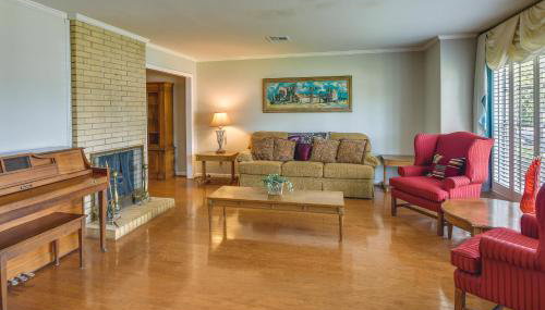 Spacious Downtown Montgomery Home with Yard, Patio! - Foto 3