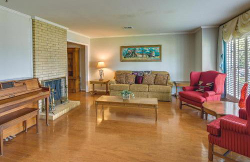 Spacious Downtown Montgomery Home with Yard, Patio! - Foto 3