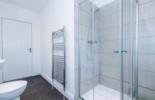 Comfy 3-BR Wirral Home | Free Parking & Wi-Fi - Foto 45