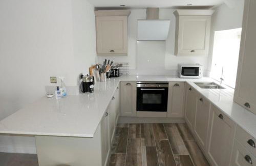 Apartment 4 Tomlinsons Apartments - Photo 10