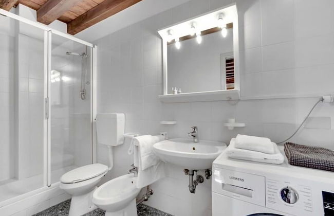 Guggenheim Collection Venice Apartment - Photo 15