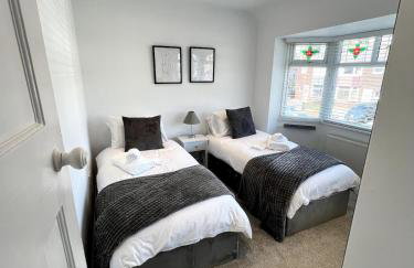 Spacious, cosy & stylish 3 Bed Home in Salford, near Trafford Park - Free Parking - Foto 7