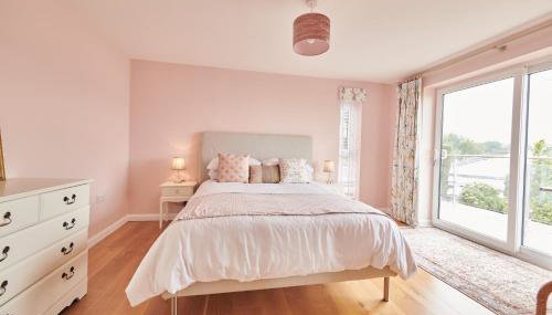 Lloret, Contemporary Retreat with Hot Tub & Waterside Views - Foto 5