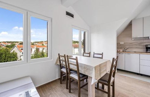 Cozy Apartment In Zlarin With Wifi - Photo 12