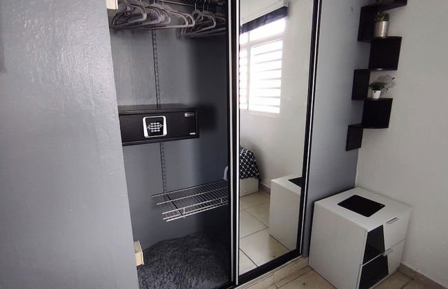 Cozy and Modern Apartment Black & White With Jacuzzi on Terrace - Photo 51