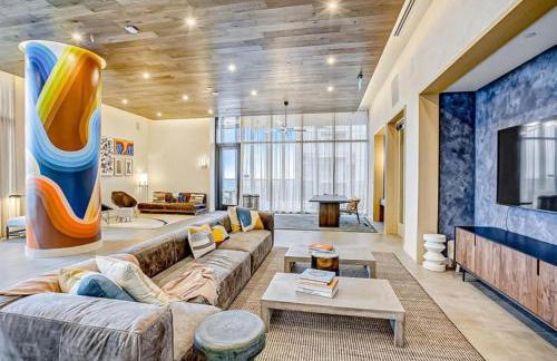 Modern Downtown Condo - Rooftop pool - Top Amenities - Foto 31