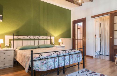 Tinas yellow home - Photo 14