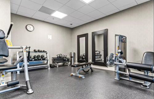 Luxury 17th Floor Downtown Dallas High-Rise with Free Parking, City Views, Pool & Gym - Foto 18