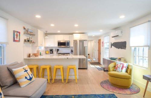 1 Min Walk to Water Town Patio and AC - Foto 1