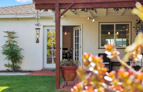 Bay Park Garden Paradise - central Location, AC, Washer Dryer & Private yard! - Foto 22