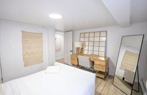 Retro 2 bedroom basement APT with free parking - Foto 28