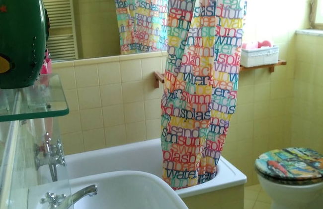 Spacious and Naturally Bright Bomboniera Rooftop Favors Apartment - Foto 13