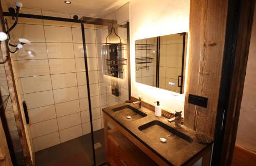 Chalet le Chantelevent for 24 Guests - Slope Views, Pool & Jacuzzi - Foto 31