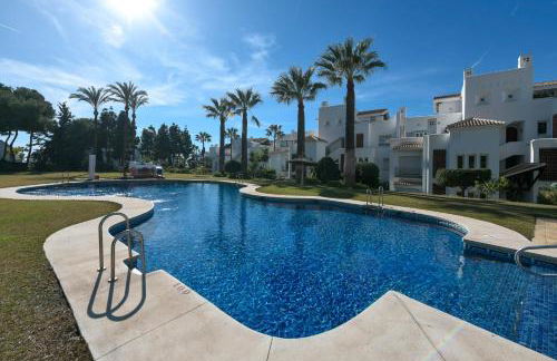 Luxurious 3-Bedroom Penthouse in Los Monteros Marbella - Foto 44